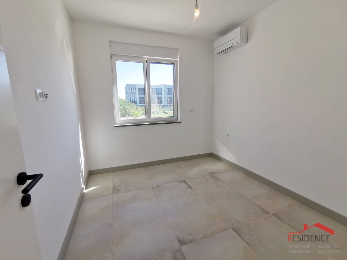 Banjole -  Volme, nuovo appartamento al piano terra con piscina e giardino, garage