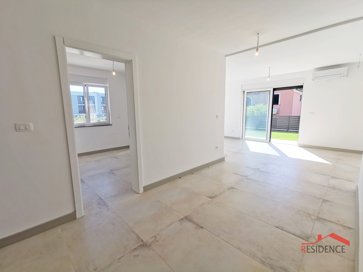 Banjole -  Volme, nuovo appartamento al piano terra con piscina e giardino, garage