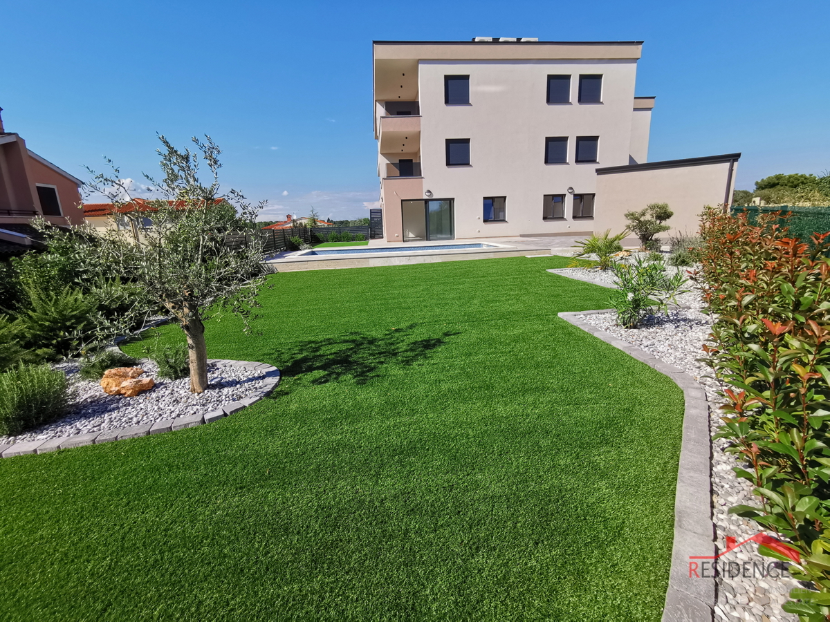 Banjole -  Volme, nuovo appartamento al piano terra con piscina e giardino, garage