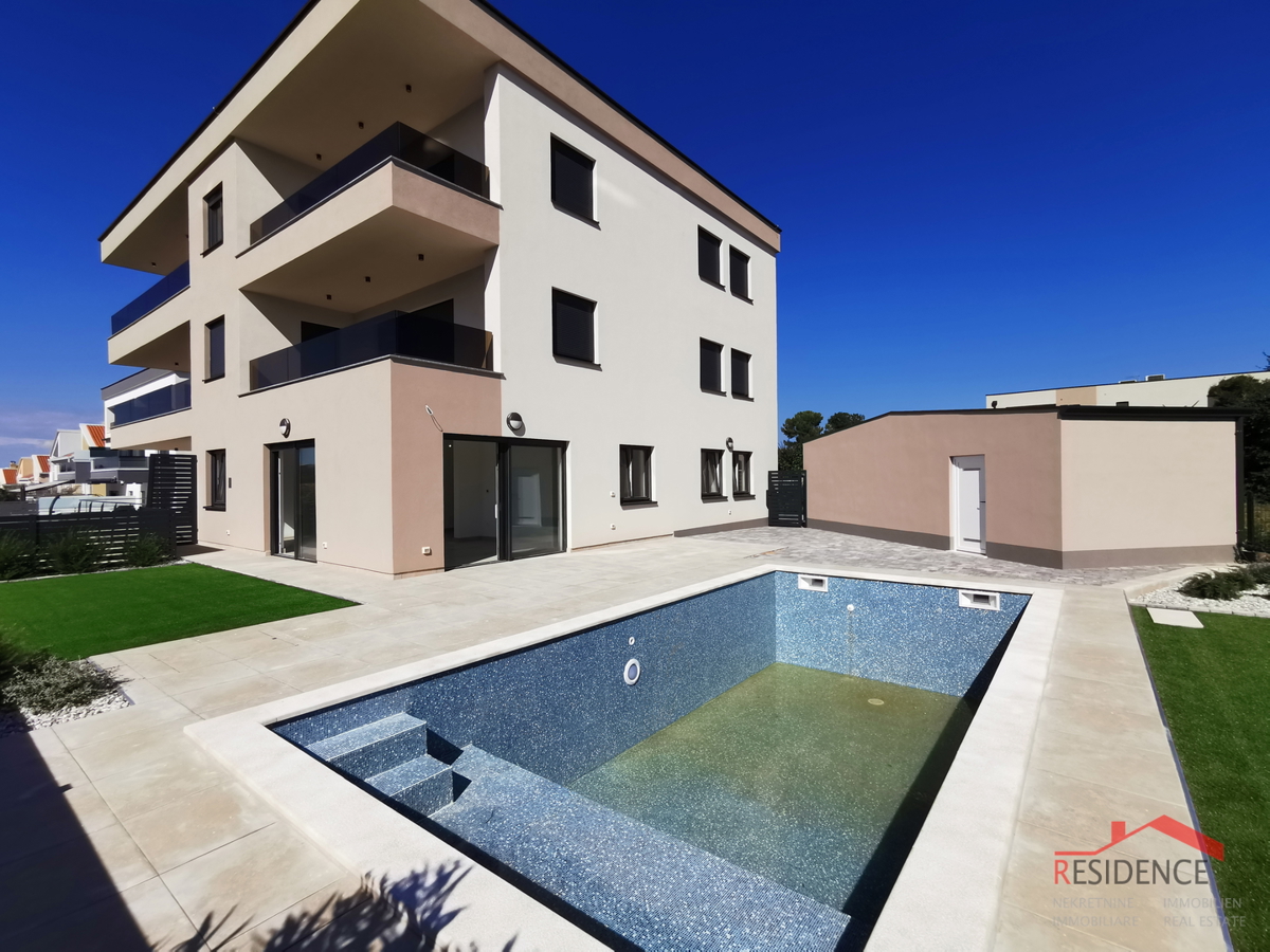 Banjole -  Volme, nuovo appartamento al piano terra con piscina e giardino, garage