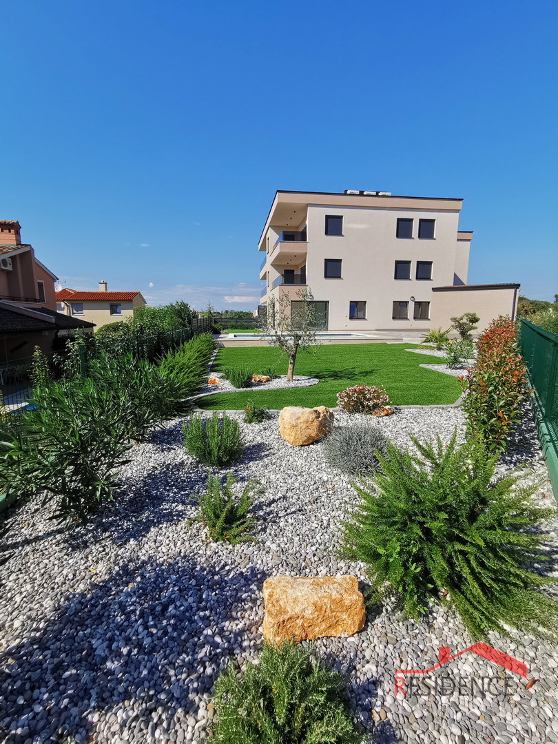 Banjole -  Volme, nuovo appartamento al piano terra con piscina e giardino, garage