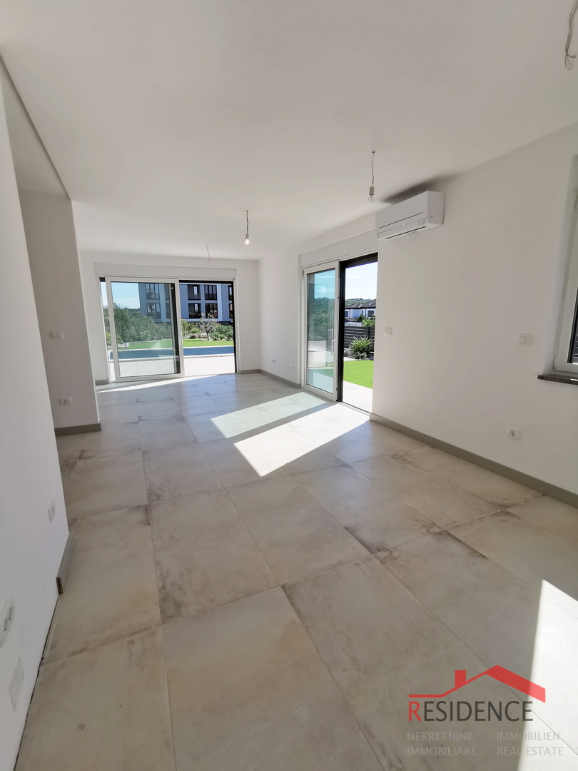 Banjole -  Volme, nuovo appartamento al piano terra con piscina e giardino, garage