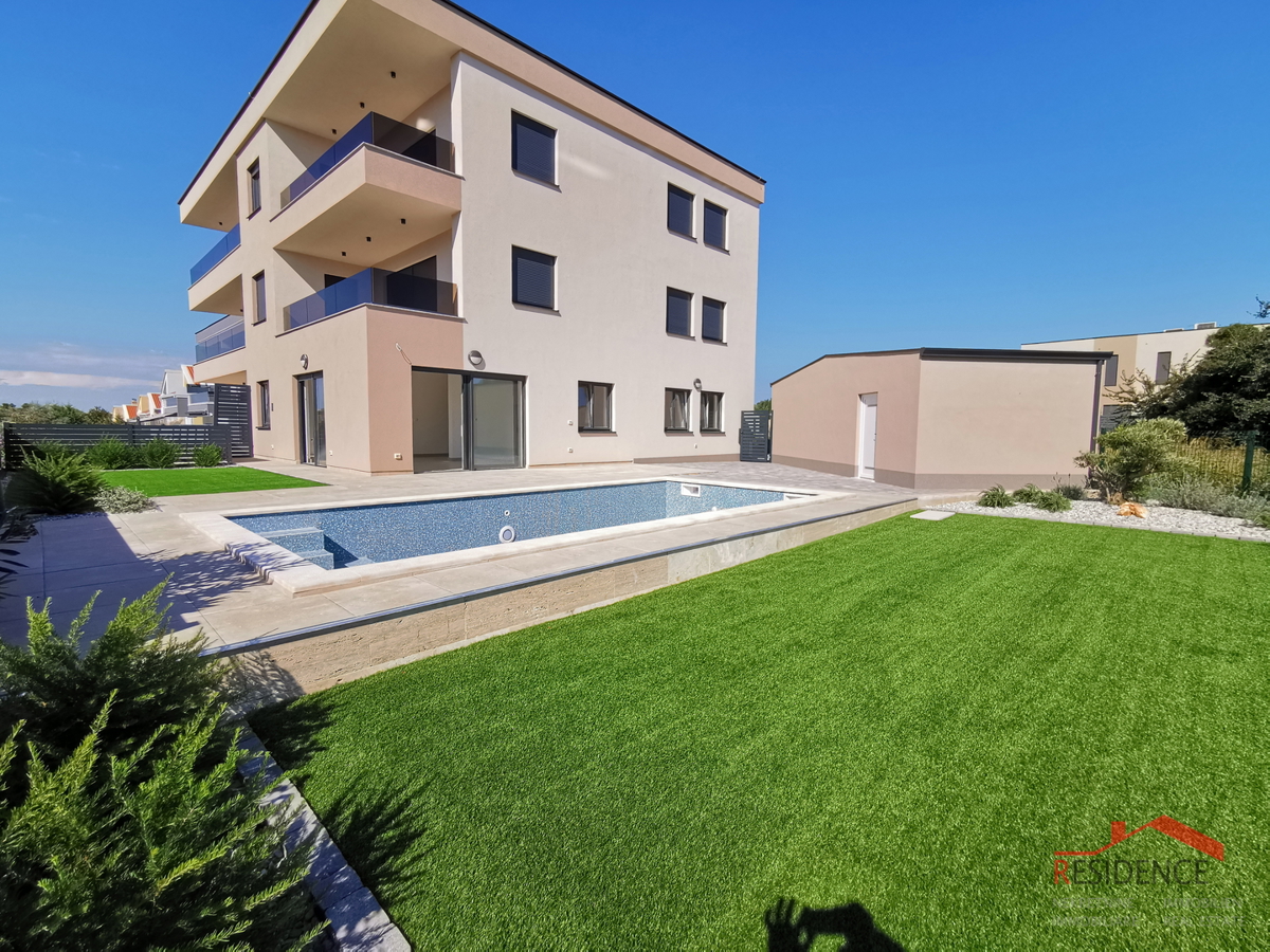 Banjole -  Volme, nuovo appartamento al piano terra con piscina e giardino, garage