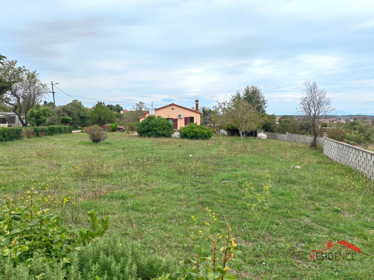 MARČANA, TERRENO EDIFICABILE