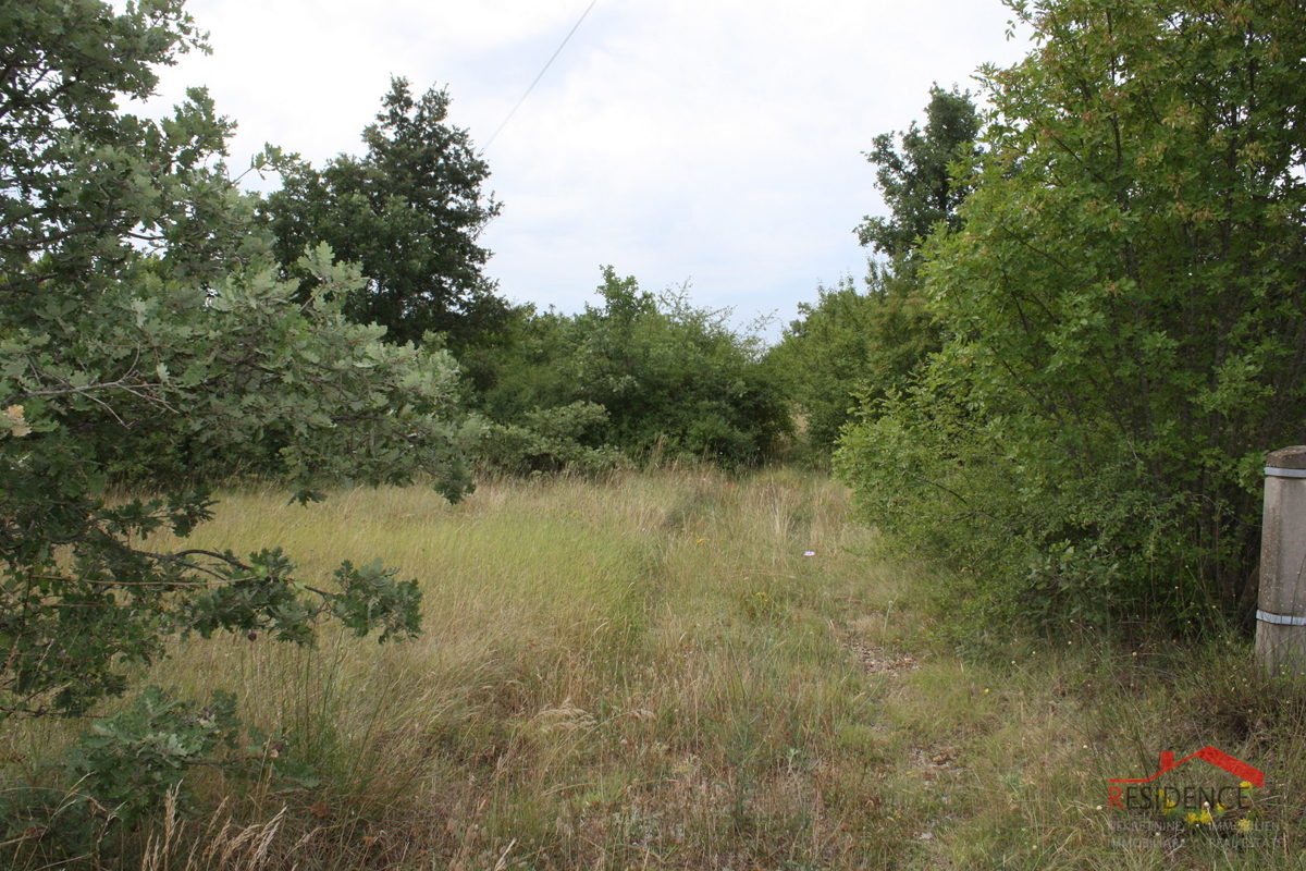 BODULERI, ANTICA CASA ISTRIANA DA RISTRUTTURARE CON AMPIO TERRENO