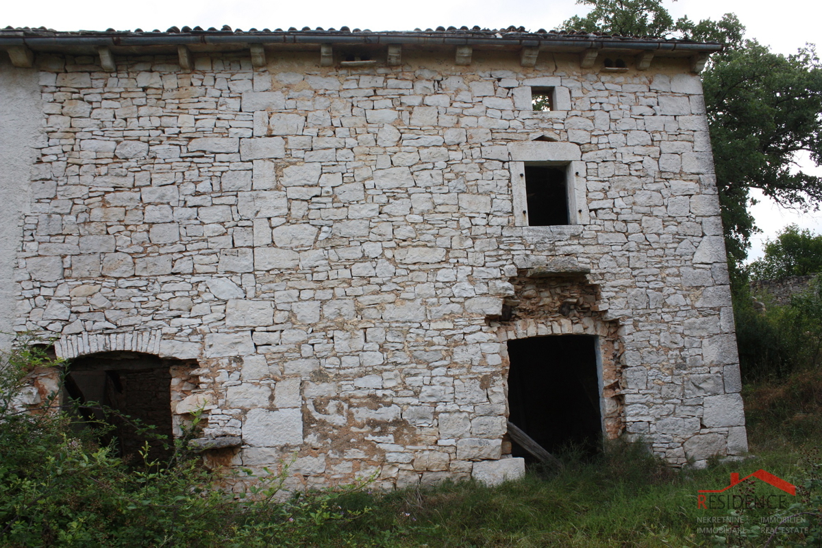 BODULERI, ANTICA CASA ISTRIANA DA RISTRUTTURARE CON AMPIO TERRENO