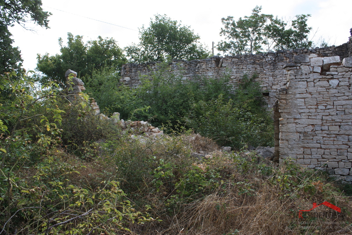 BODULERI, ANTICA CASA ISTRIANA DA RISTRUTTURARE CON AMPIO TERRENO