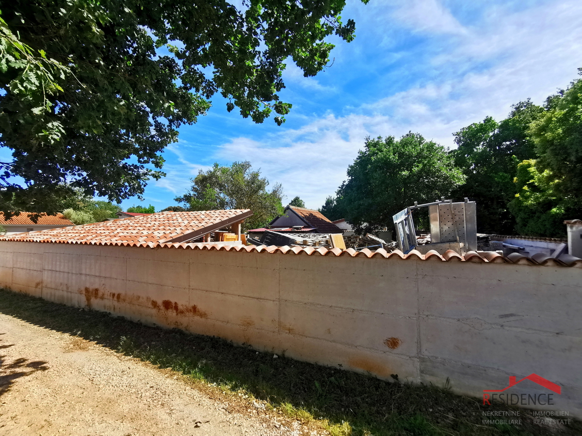 Medolino, terreno agricolo con casa legalizzata