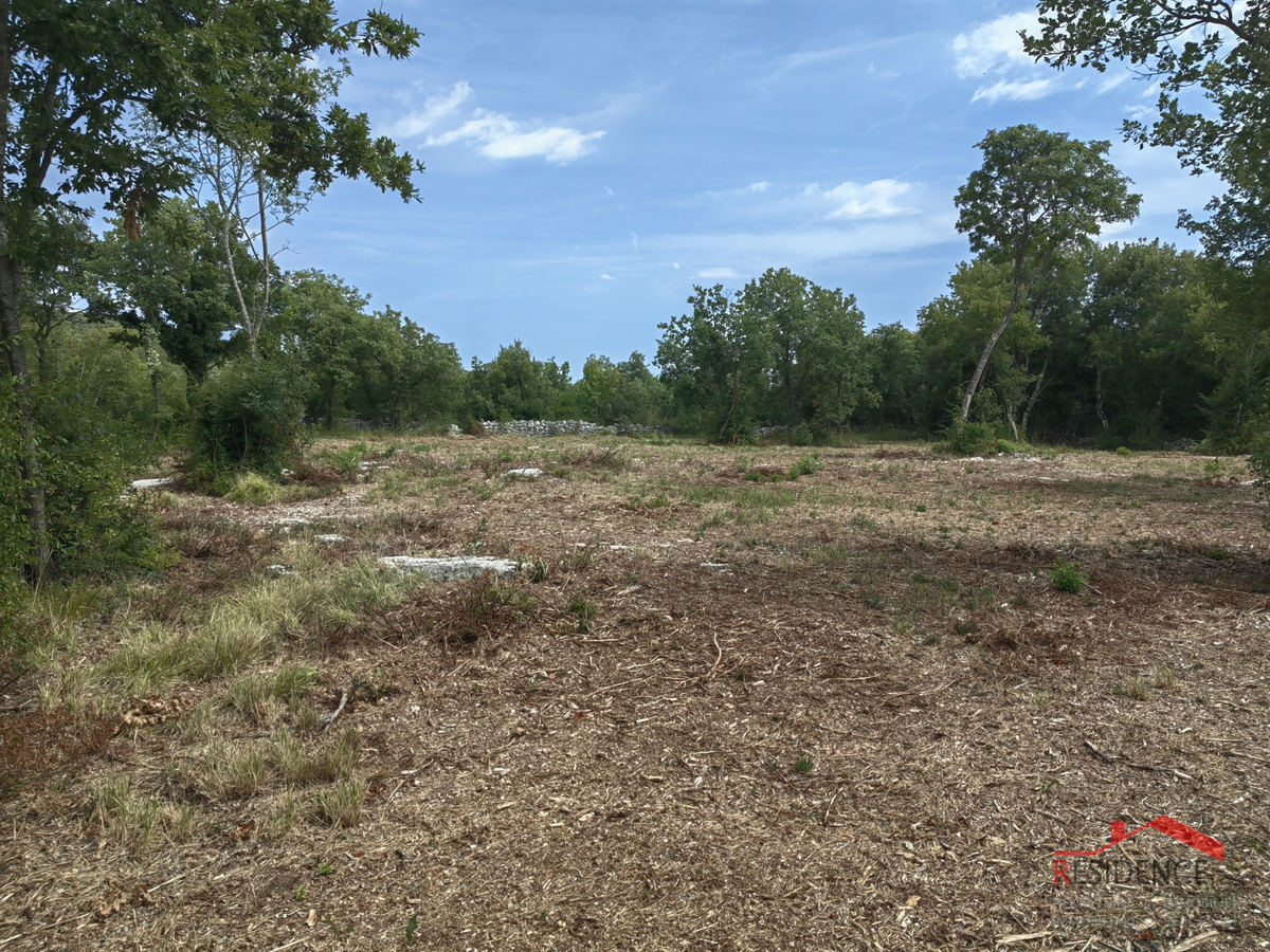 Bale, terreno agricolo in posizione tranquilla