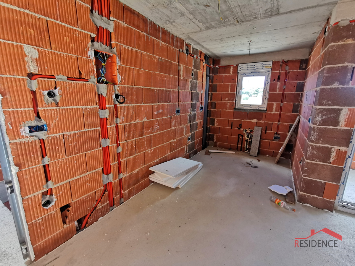 Pola, Valdebek, appartamento al 2° piano, garage