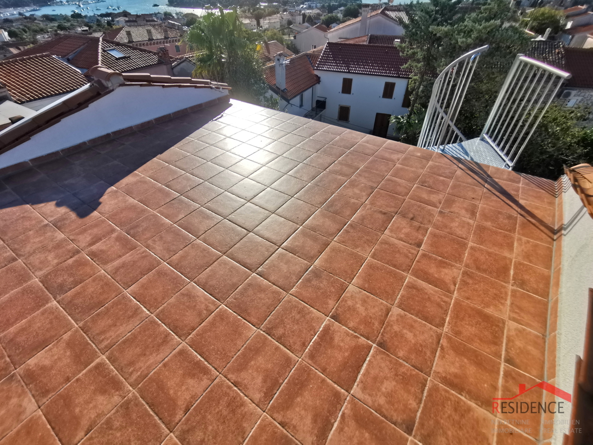 Medolino, centro, casa con 2 appartamenti, giardino, vista mare