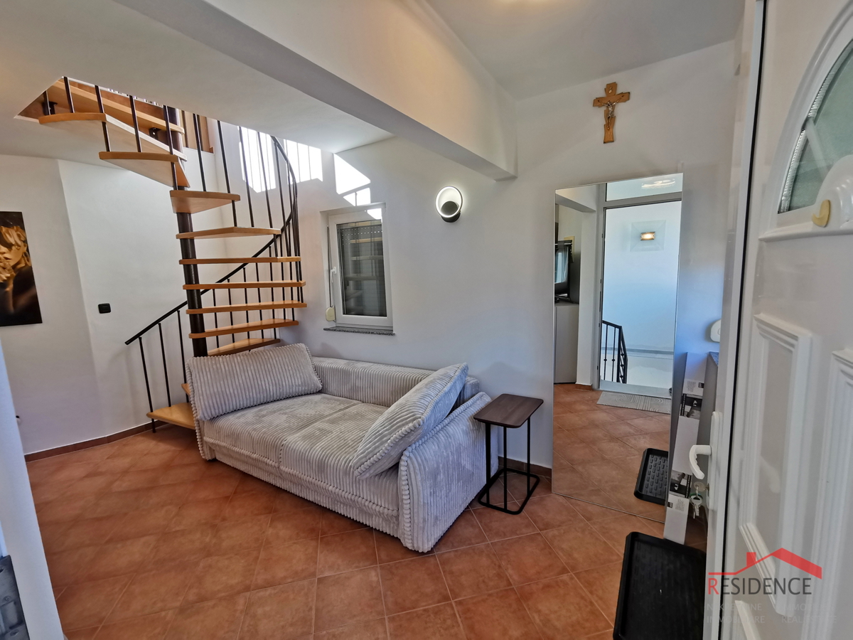 Medolino, centro, casa con 2 appartamenti, giardino, vista mare