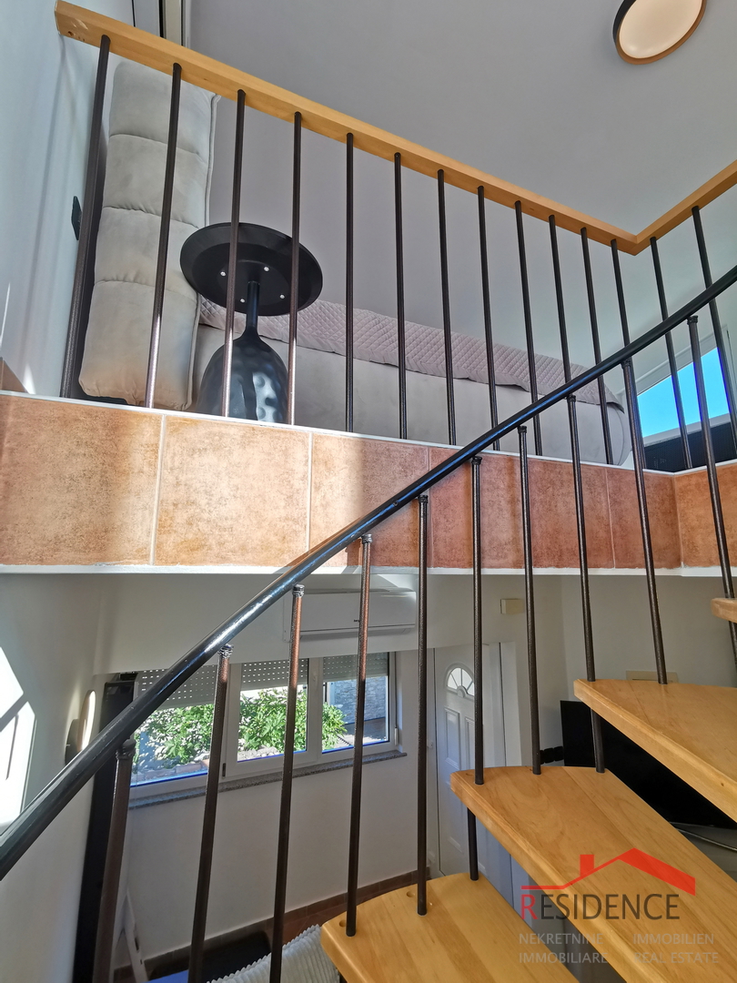 Medolino, centro, casa con 2 appartamenti, giardino, vista mare