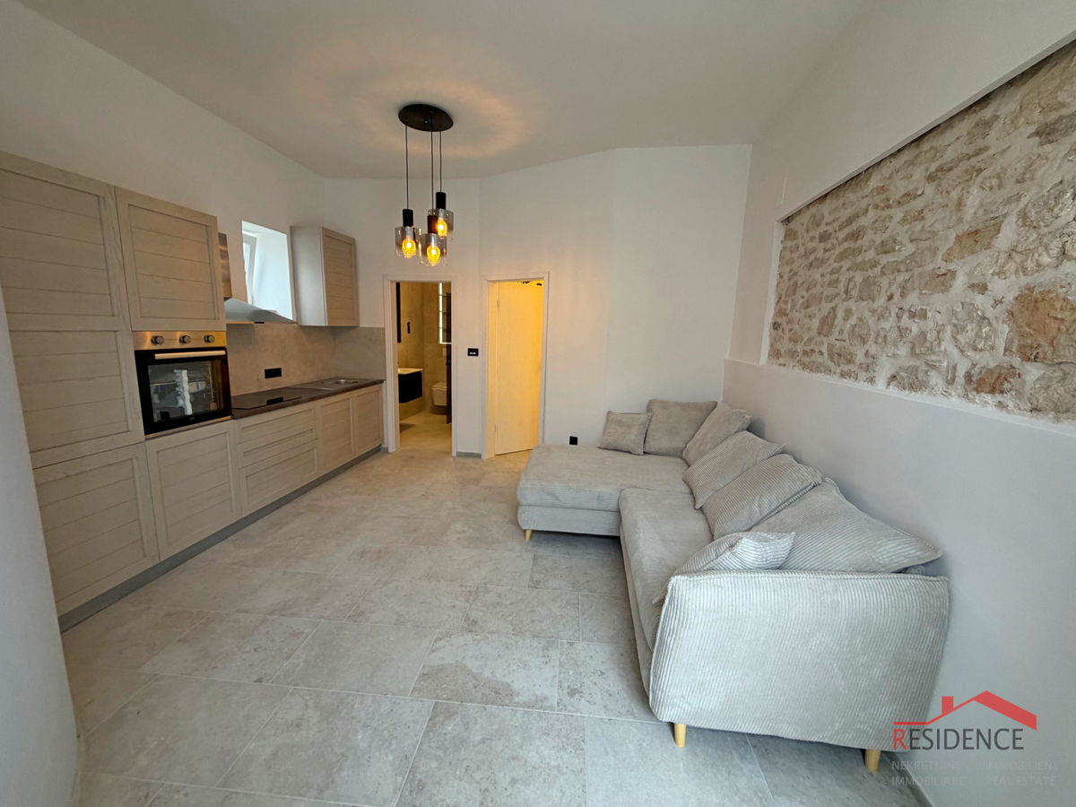 Medolino, centro, casa con 2 appartamenti, giardino, vista mare