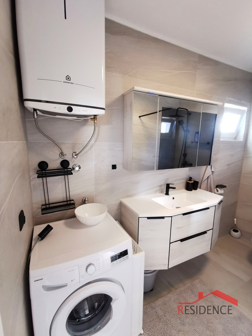 Medolino, centro, casa con 2 appartamenti, giardino, vista mare