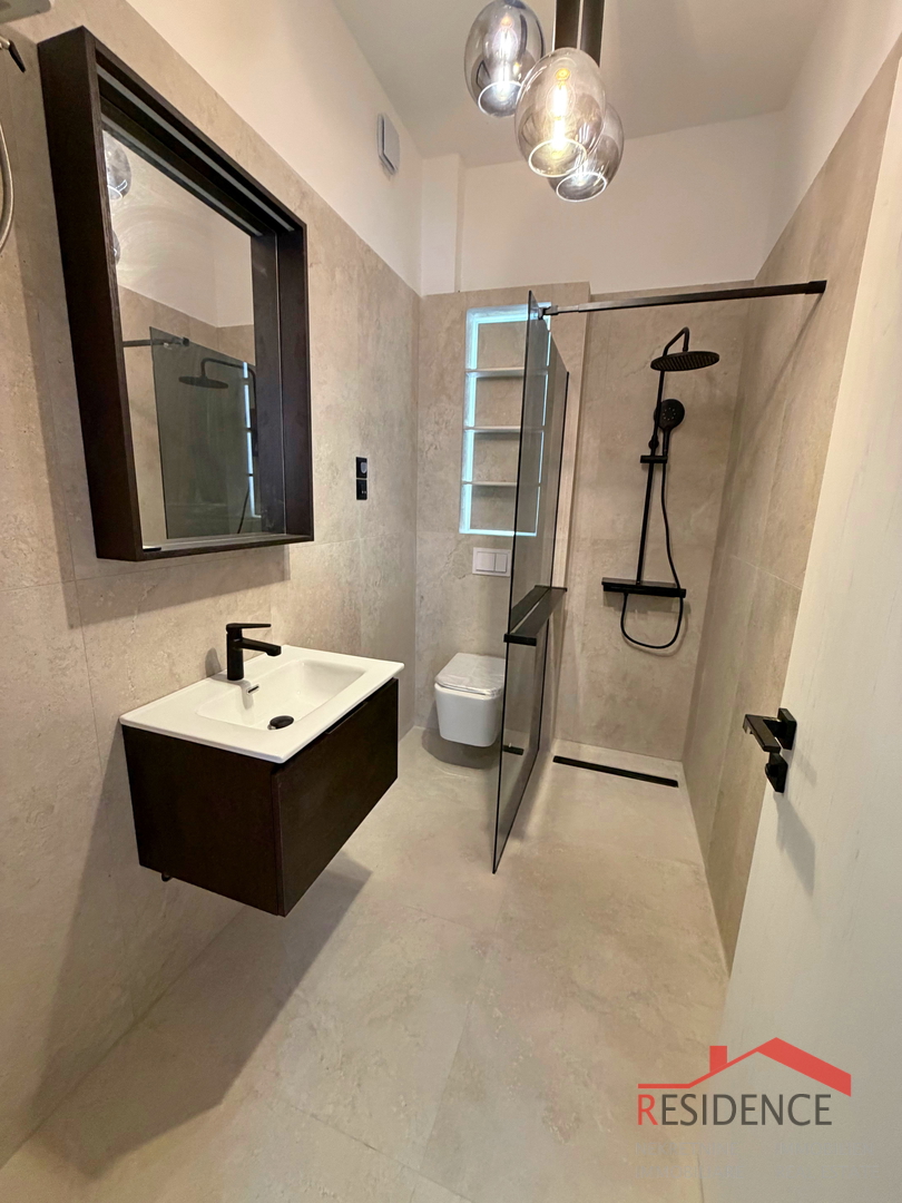 Medolino, centro, casa con 2 appartamenti, giardino, vista mare