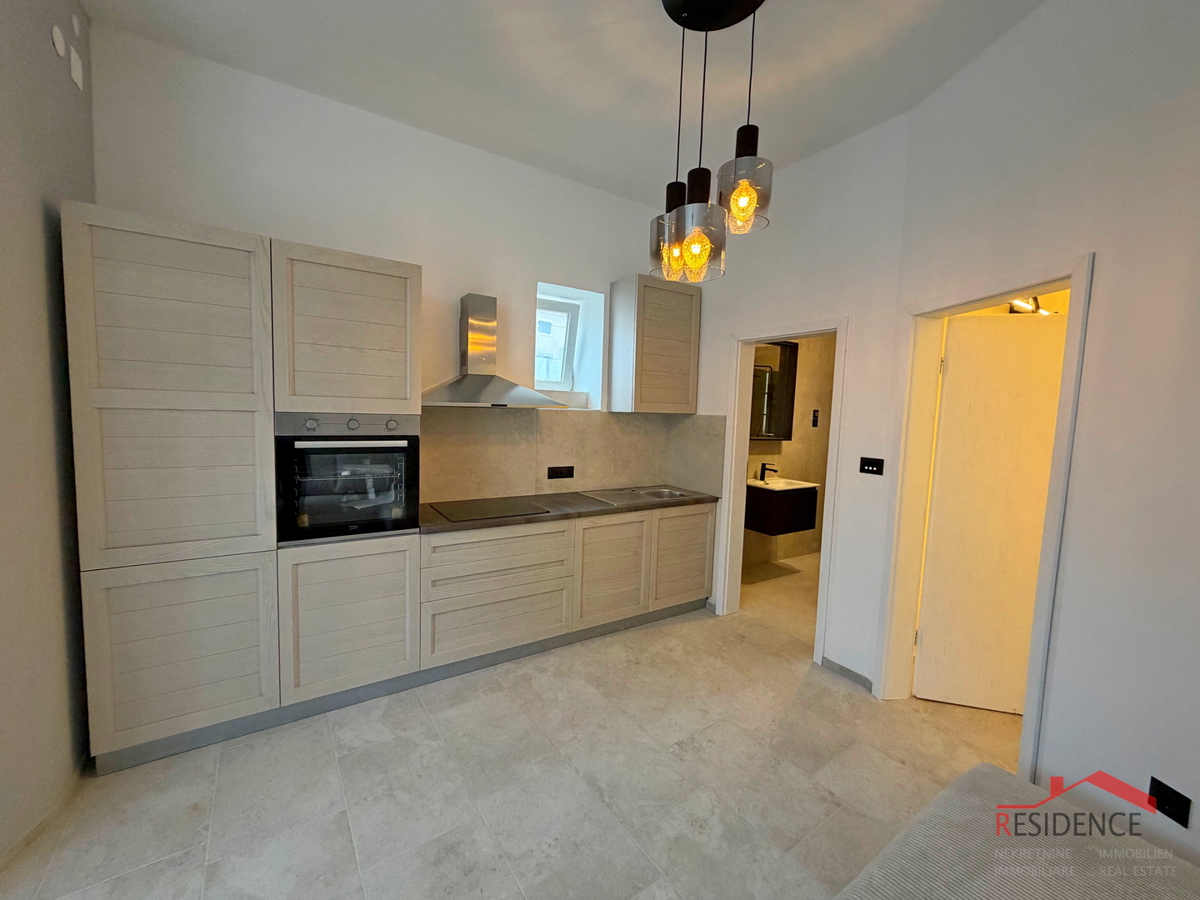 Medolino, centro, casa con 2 appartamenti, giardino, vista mare