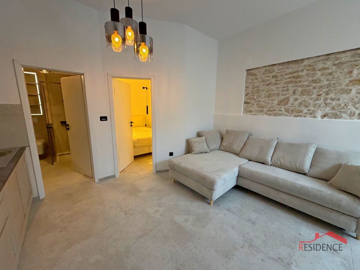 Medolino, centro, casa con 2 appartamenti, giardino, vista mare