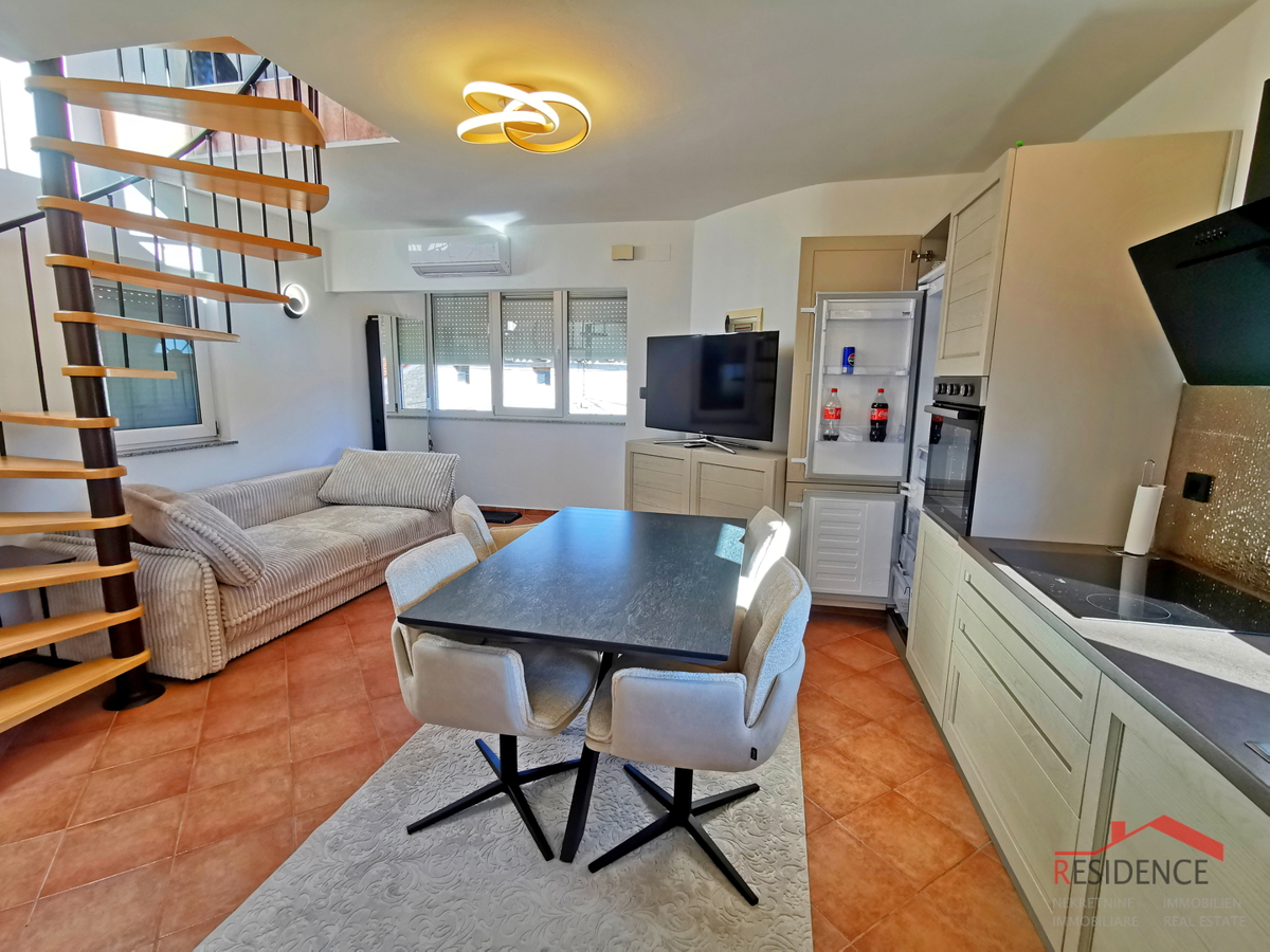 Medolino, centro, casa con 2 appartamenti, giardino, vista mare