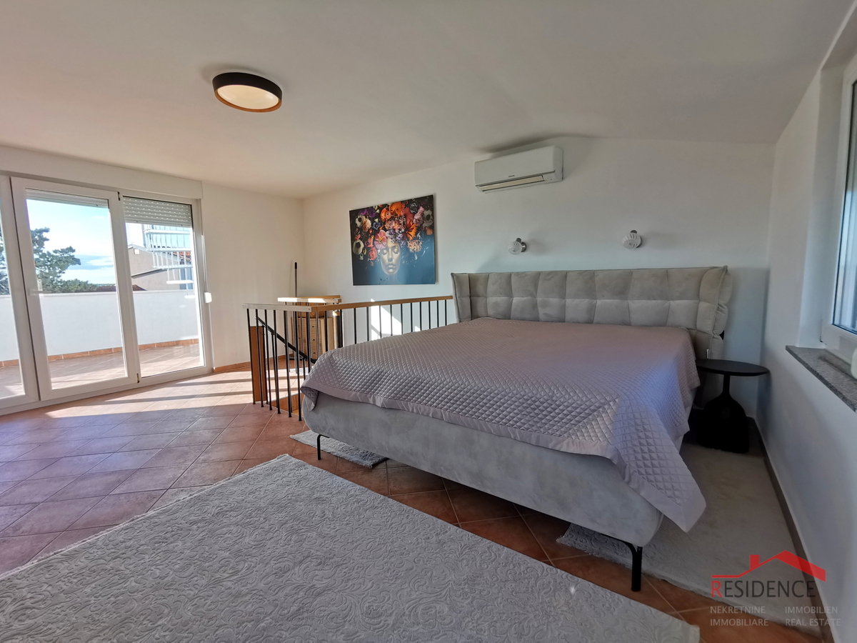 Medolino, centro, casa con 2 appartamenti, giardino, vista mare