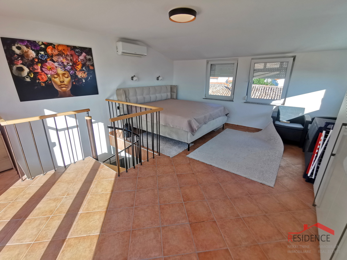 Medolino, centro, casa con 2 appartamenti, giardino, vista mare