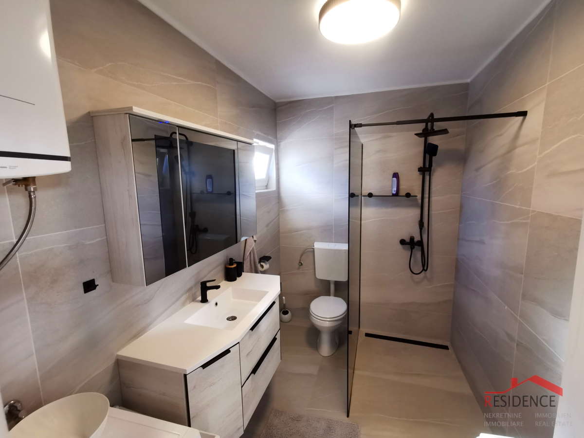 Medolino, centro, casa con 2 appartamenti, giardino, vista mare