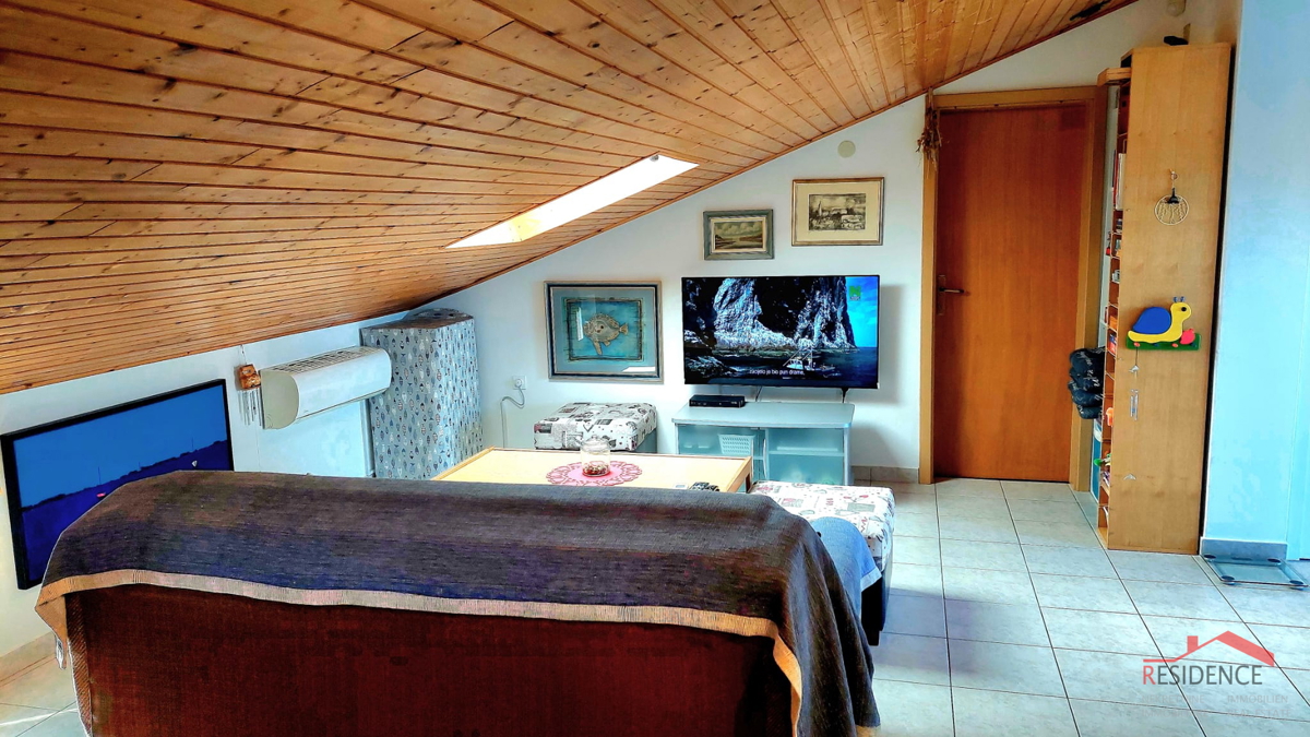 Appartamento a Štinjan con vista mare