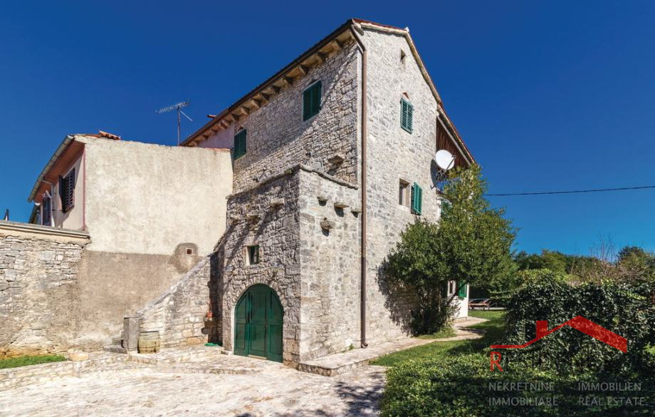 Svetvičenat-dintorni, casa rustica con piscina