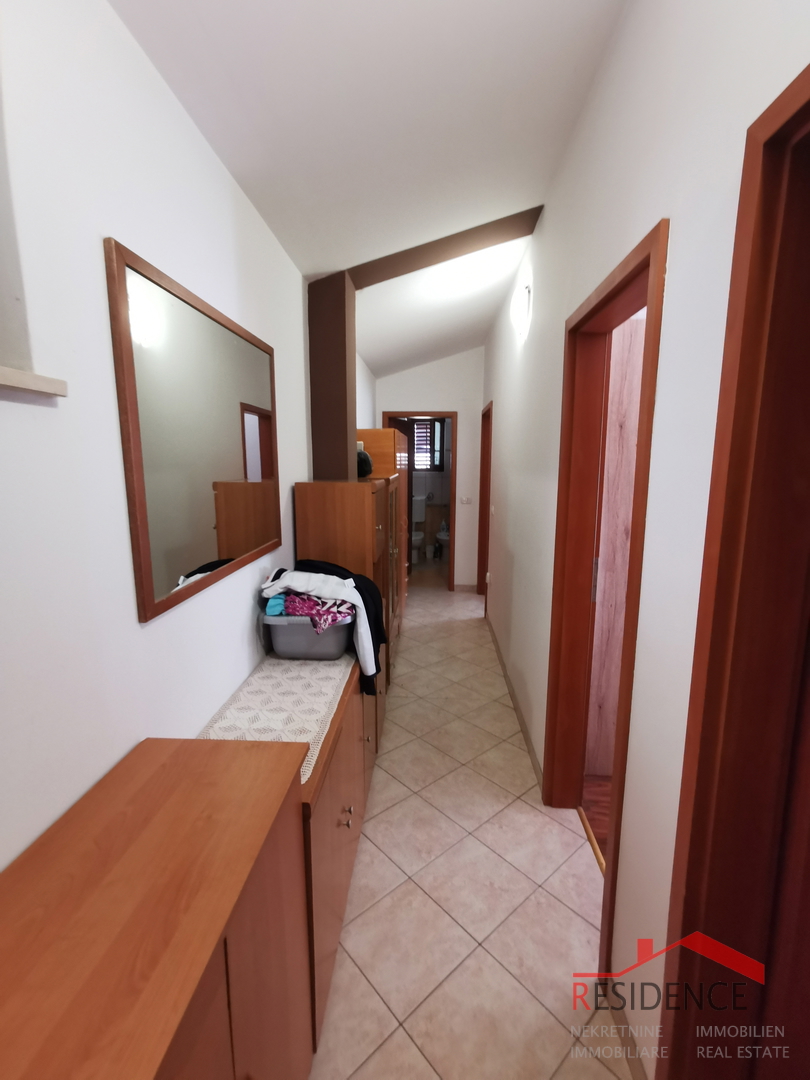 Pomer, casa familiare vicino al mare e ad Aci marina