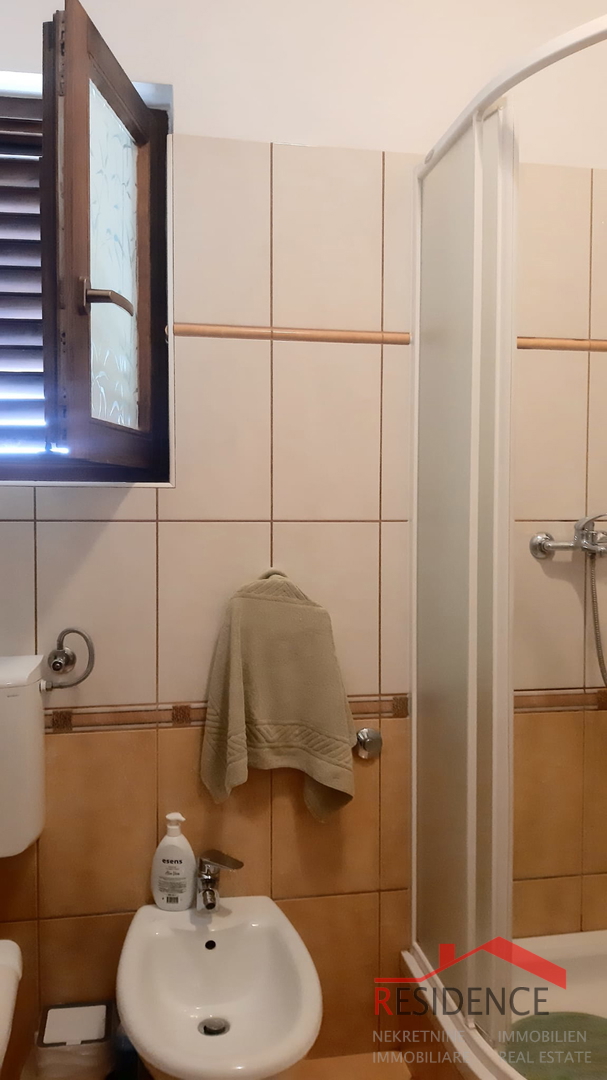 Pomer, casa familiare vicino al mare e ad Aci marina