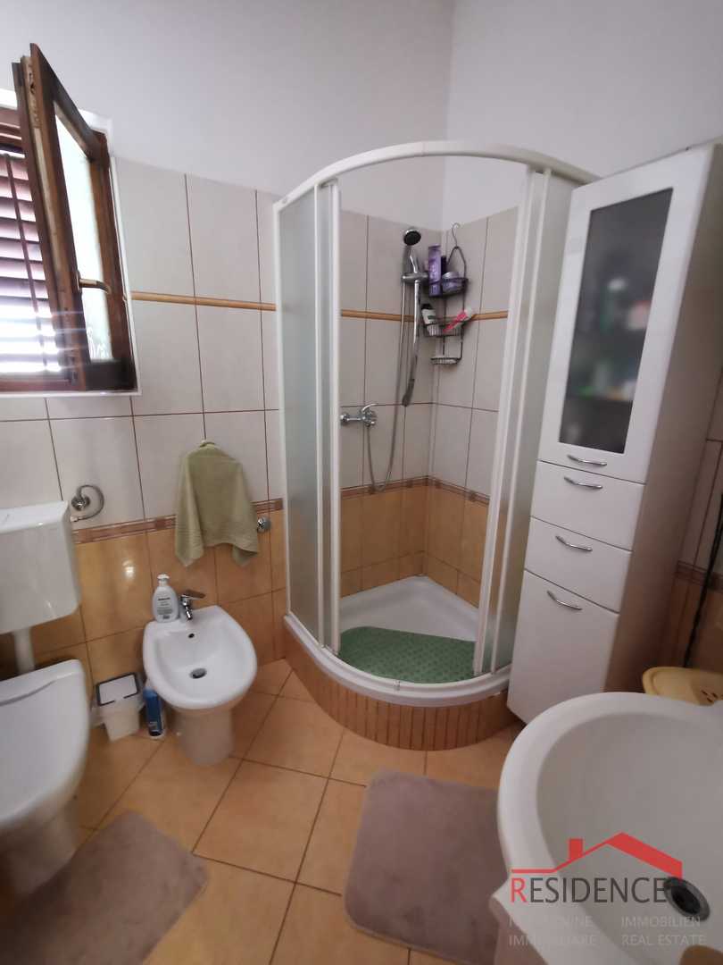 Pomer, casa familiare vicino al mare e ad Aci marina