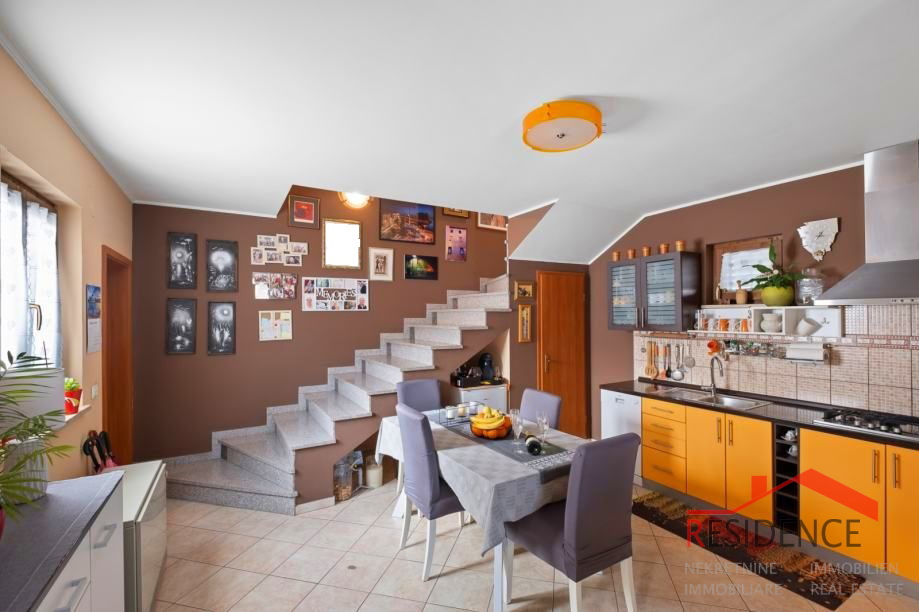 Pomer, casa familiare vicino al mare e ad Aci marina