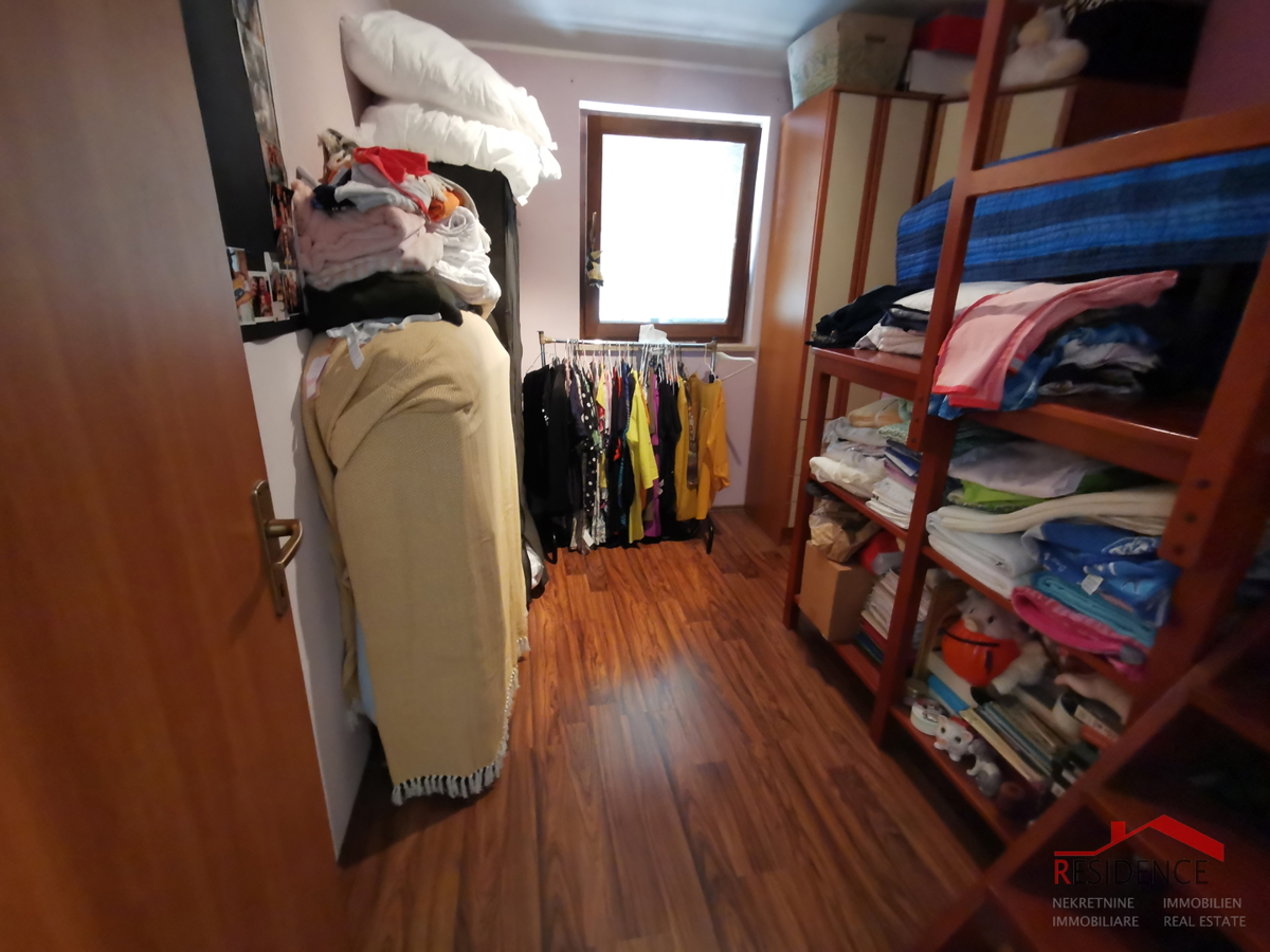 Pomer, casa familiare vicino al mare e ad Aci marina