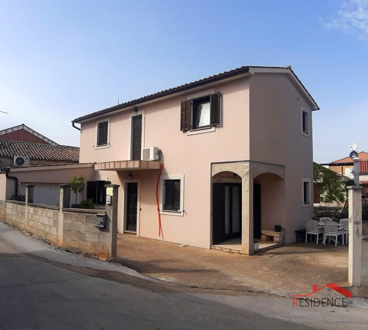 Pomer, casa familiare vicino al mare e ad Aci marina