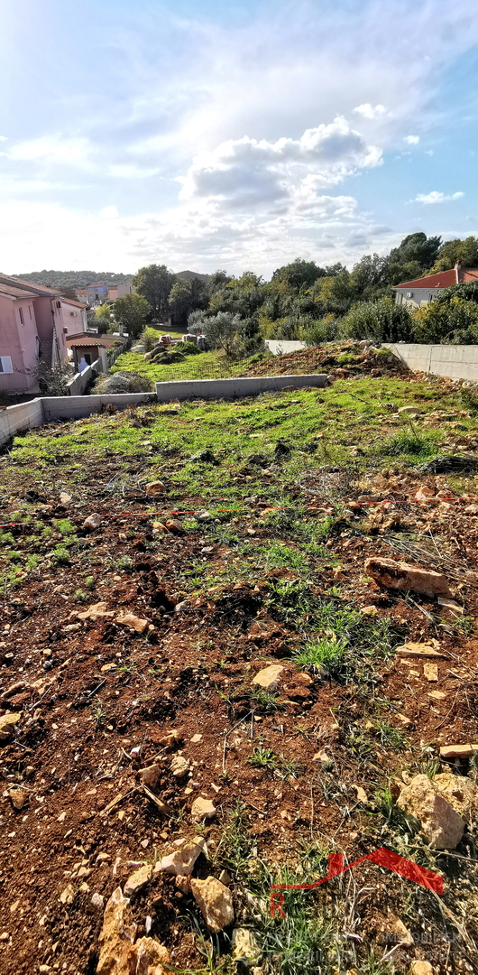 Terreno edificabile a Banjole - opportunità per costruire una casa di famiglia o per investimento