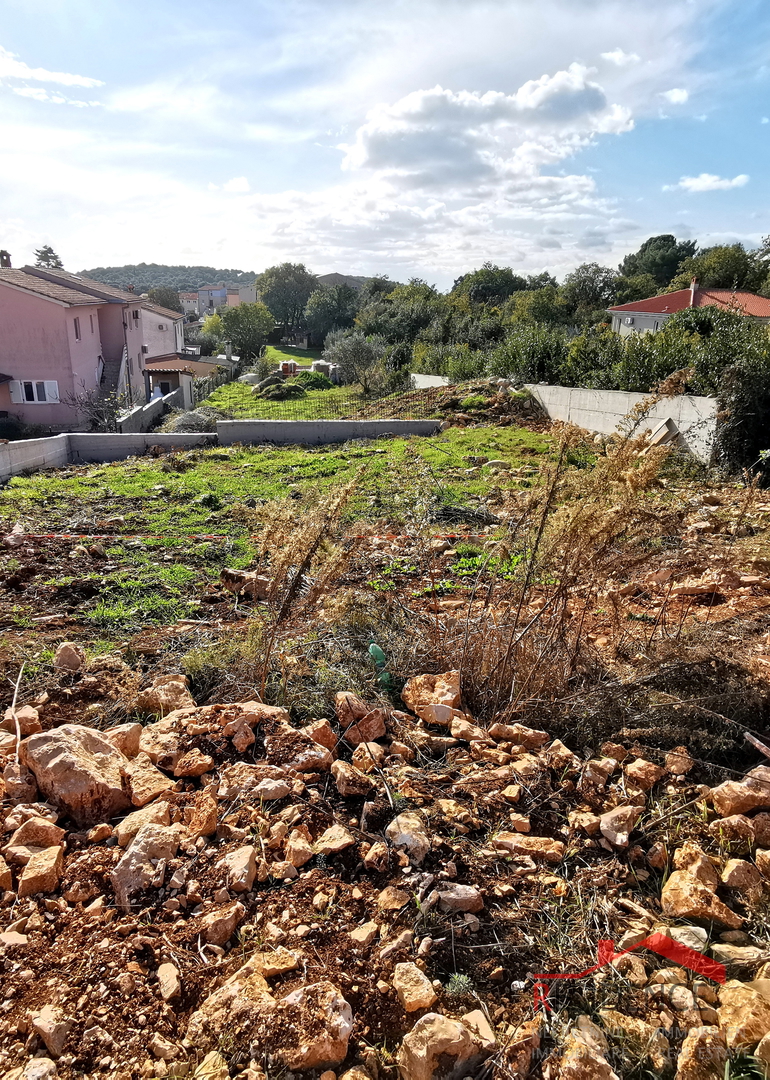 Terreno edificabile a Banjole - opportunità per costruire una casa di famiglia o per investimento