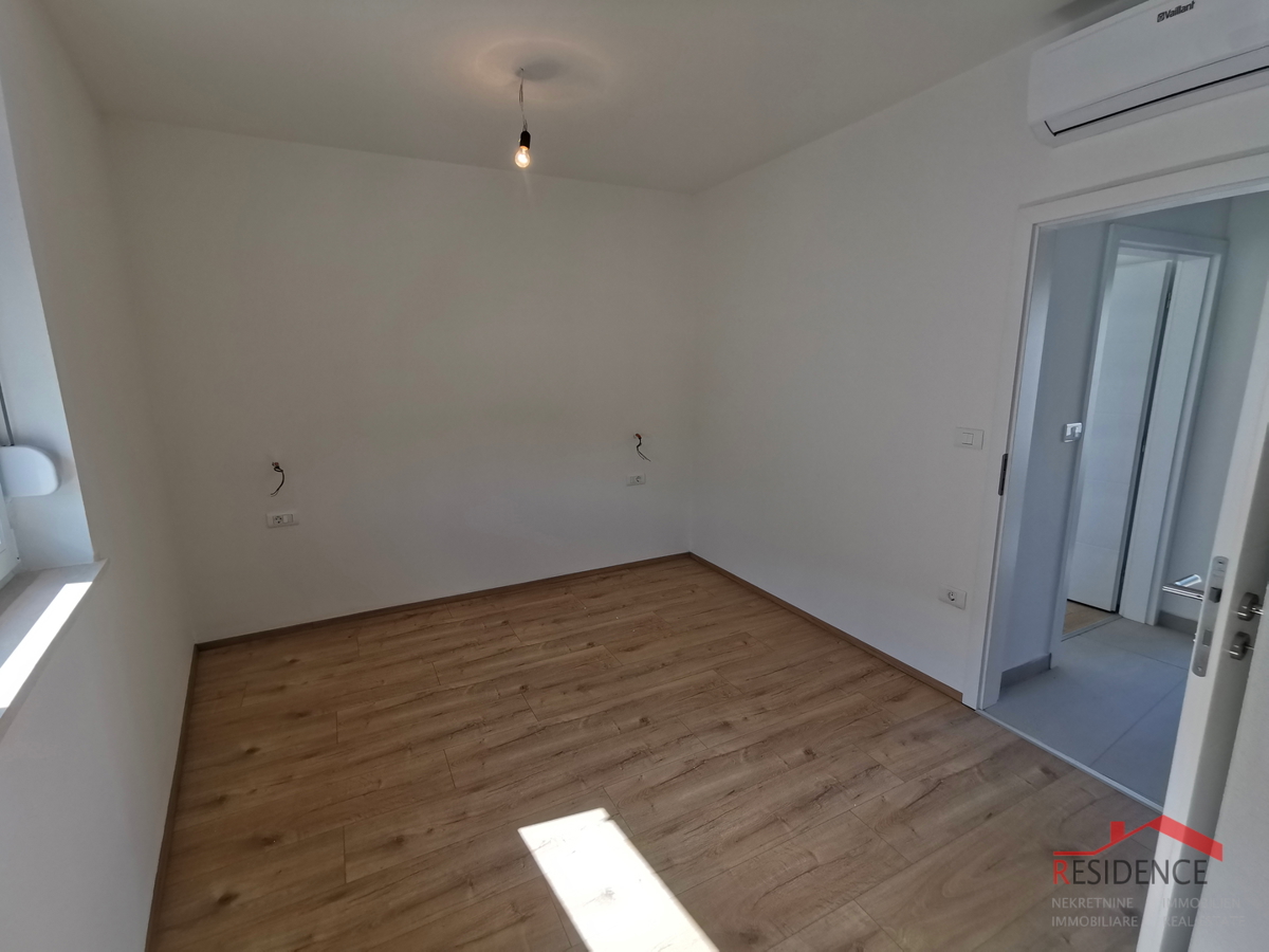 Ližnjan, moderna casa bifamiliare con piscina