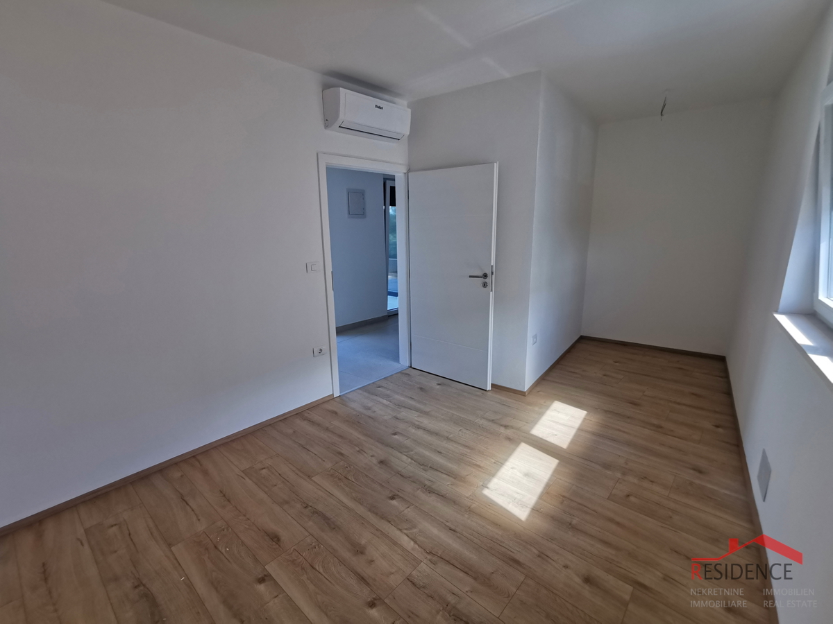 Ližnjan, moderna casa bifamiliare con piscina