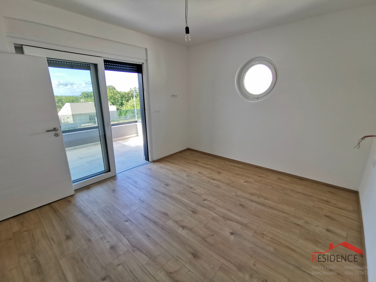 Ližnjan, moderna casa bifamiliare con piscina