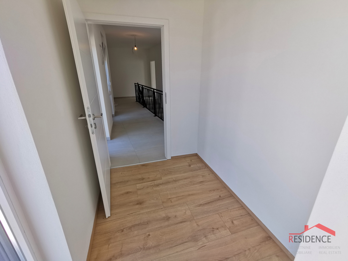 Ližnjan, moderna casa bifamiliare con piscina