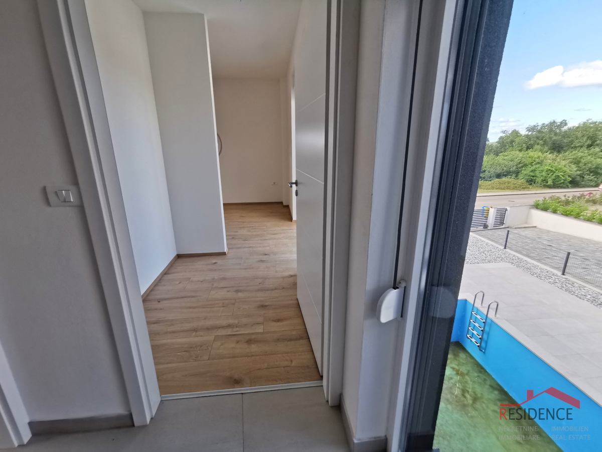 Ližnjan, moderna casa bifamiliare con piscina