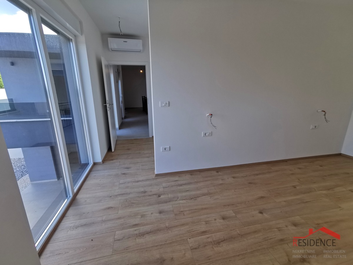 Ližnjan, moderna casa bifamiliare con piscina