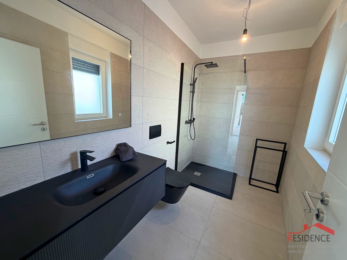 Ližnjan, moderna casa bifamiliare con piscina