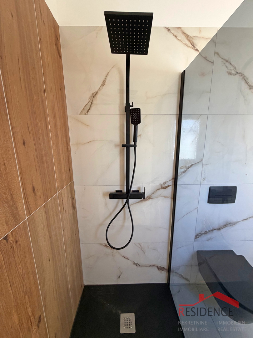 Ližnjan, moderna casa bifamiliare con piscina