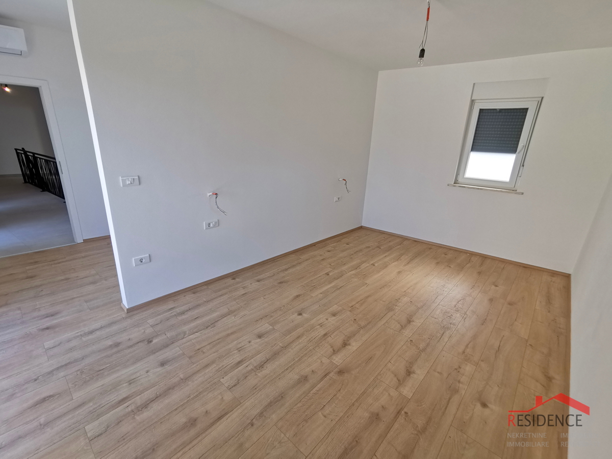 Ližnjan, moderna casa bifamiliare con piscina