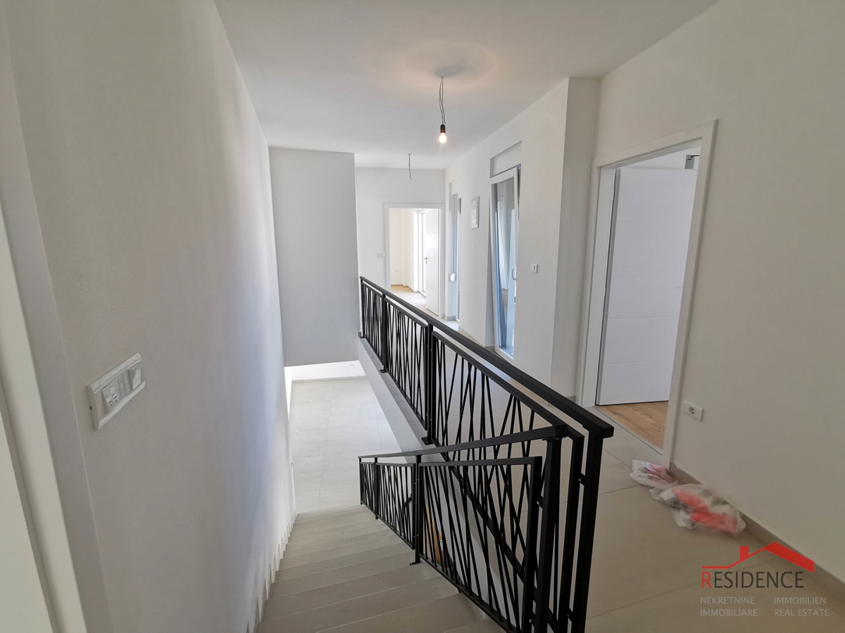 Ližnjan, moderna casa bifamiliare con piscina