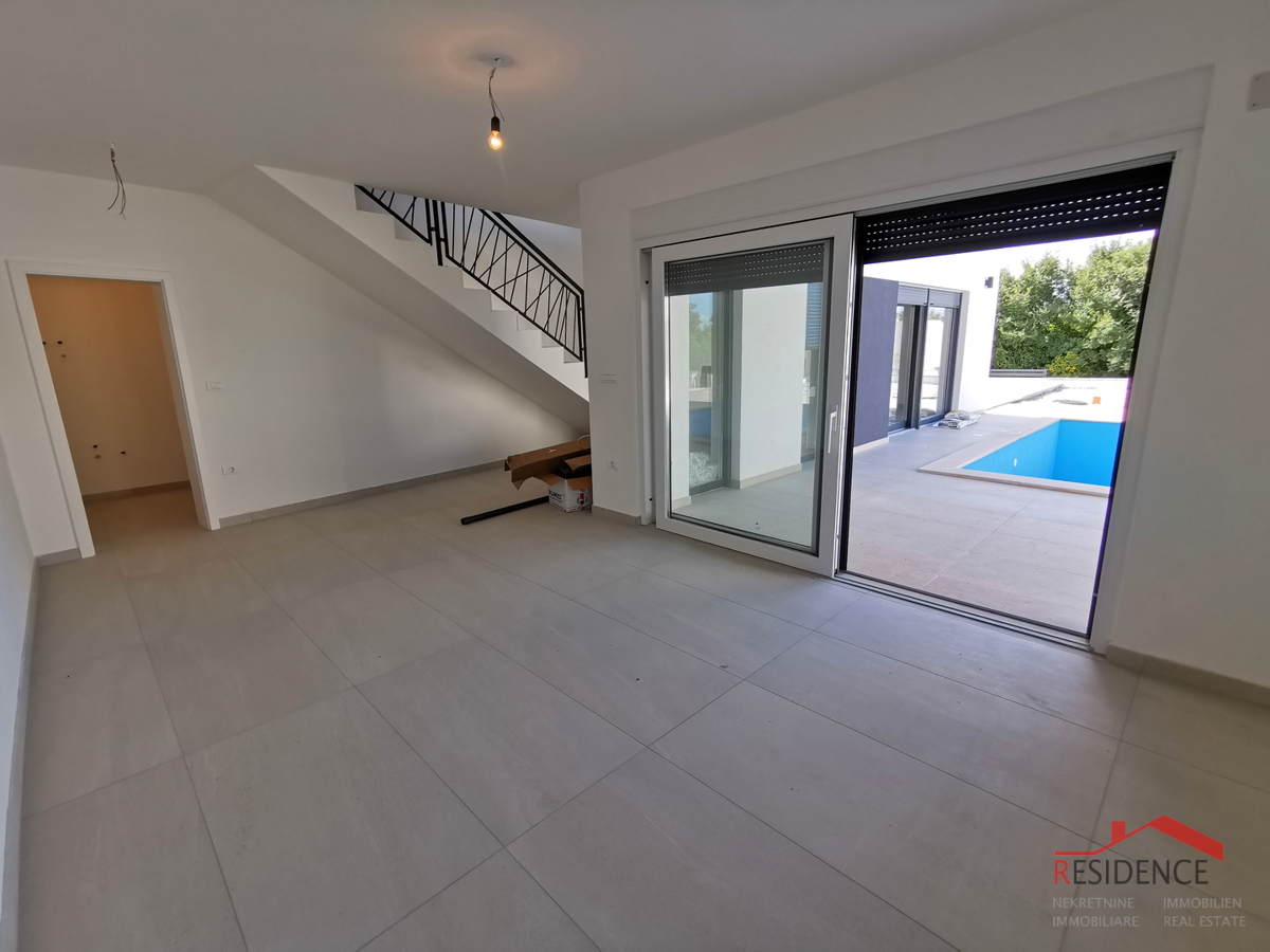 Ližnjan, moderna casa bifamiliare con piscina