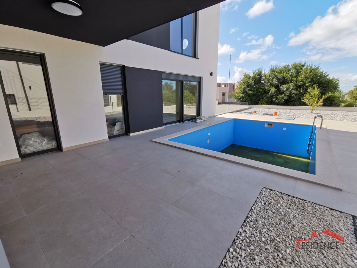 Ližnjan, moderna casa bifamiliare con piscina