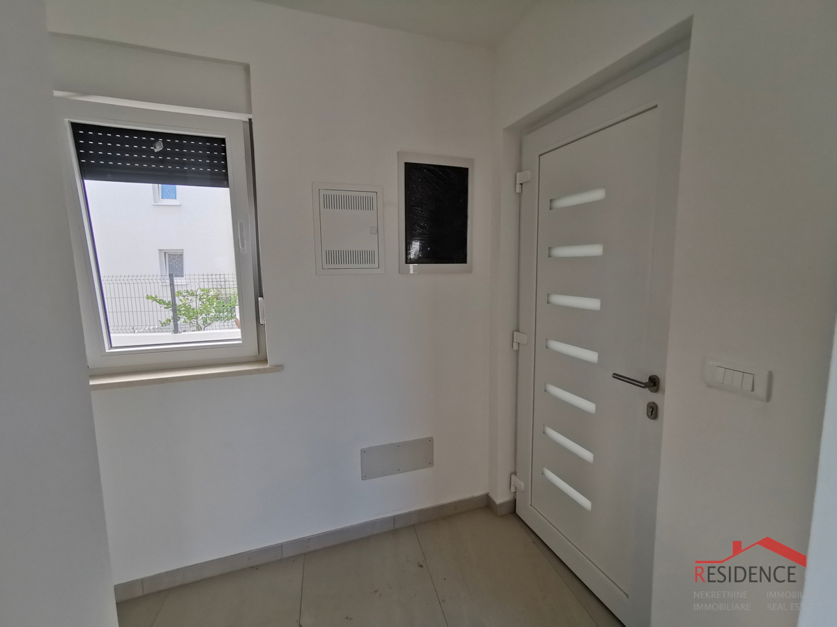 Ližnjan, moderna casa bifamiliare con piscina