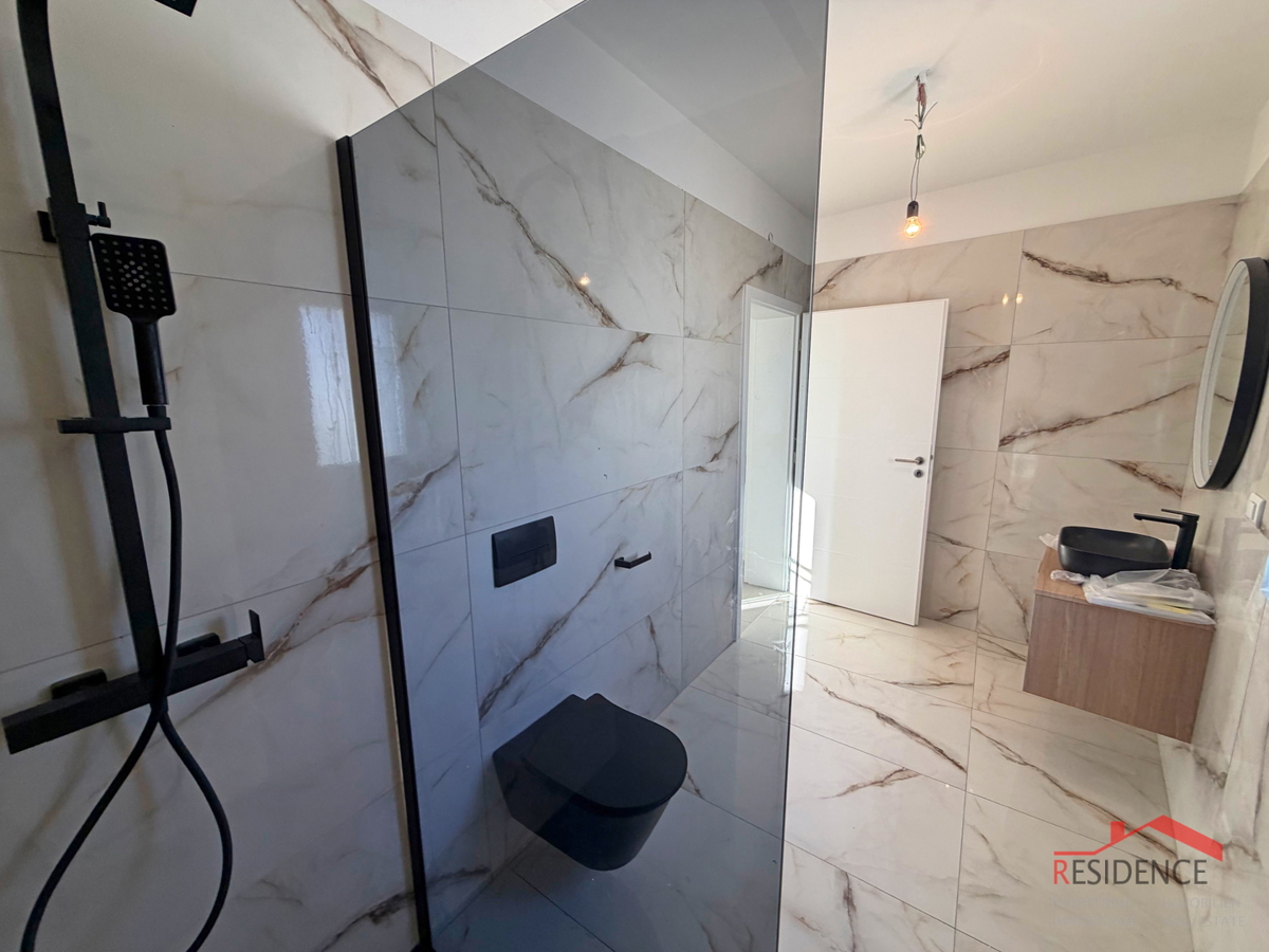 Ližnjan, moderna casa bifamiliare con piscina